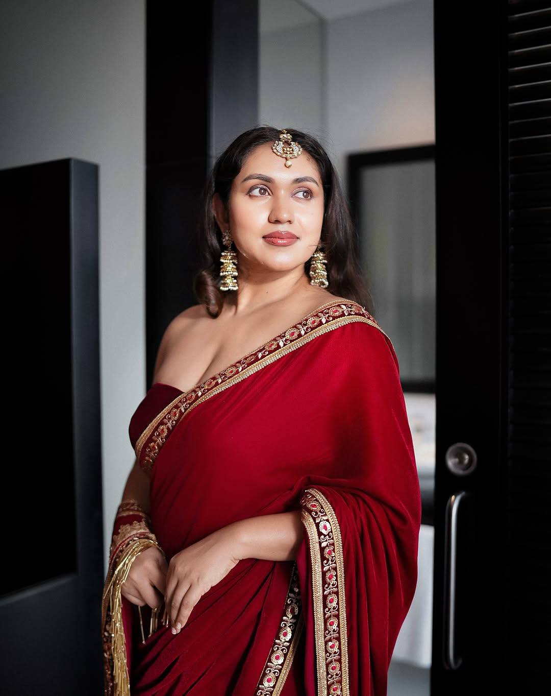 Velvet Saree with Embroidered Lavender Border & Unstitched Blouse