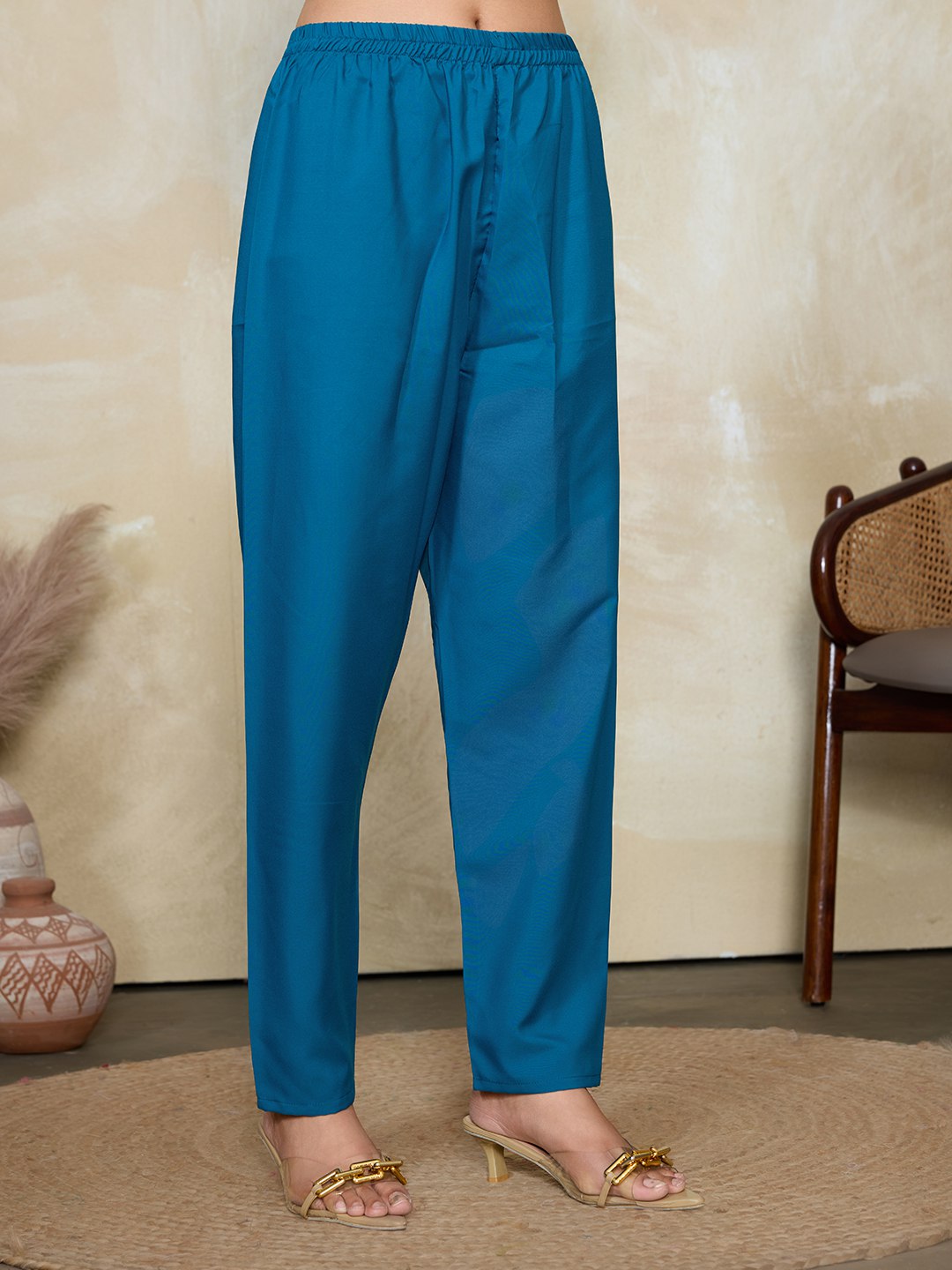 Suzuki Floral Printed V-Neck Straight Kurta With Trousers & Dupatta