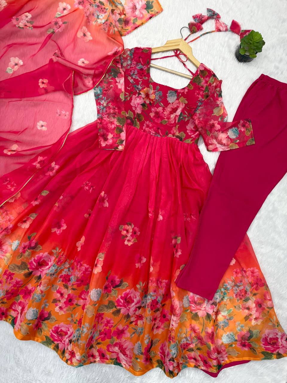 Women Floral Printed Tiered Kurta & Trousers With Dupatta