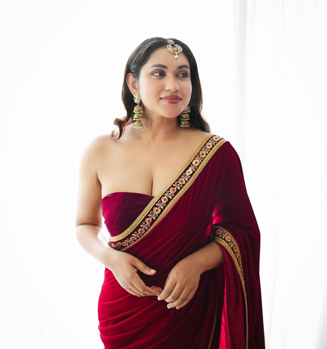 Velvet Saree with Embroidered Lavender Border & Unstitched Blouse