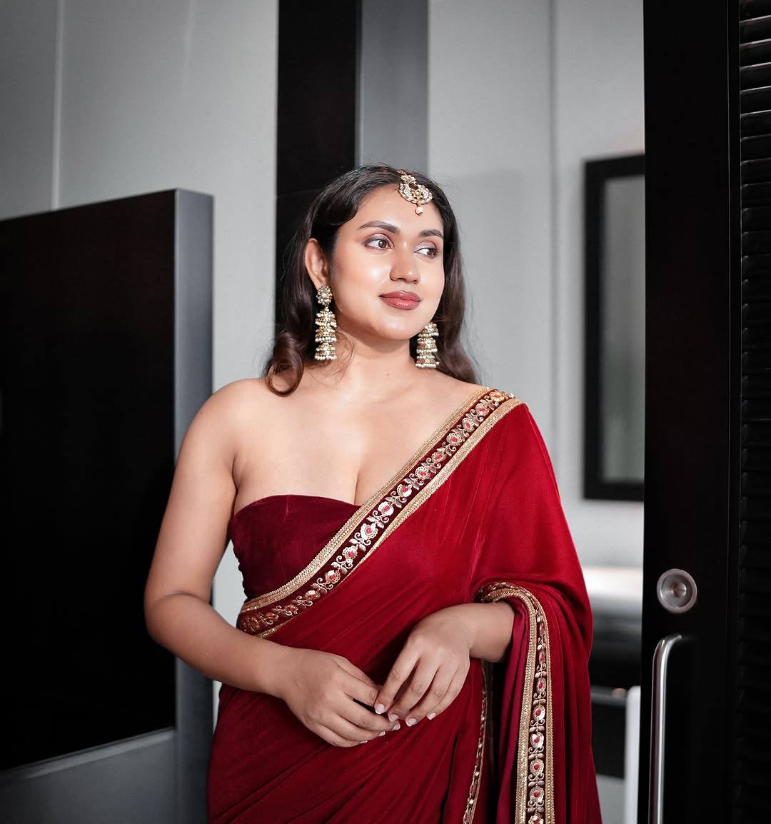 Velvet Saree with Embroidered Lavender Border & Unstitched Blouse