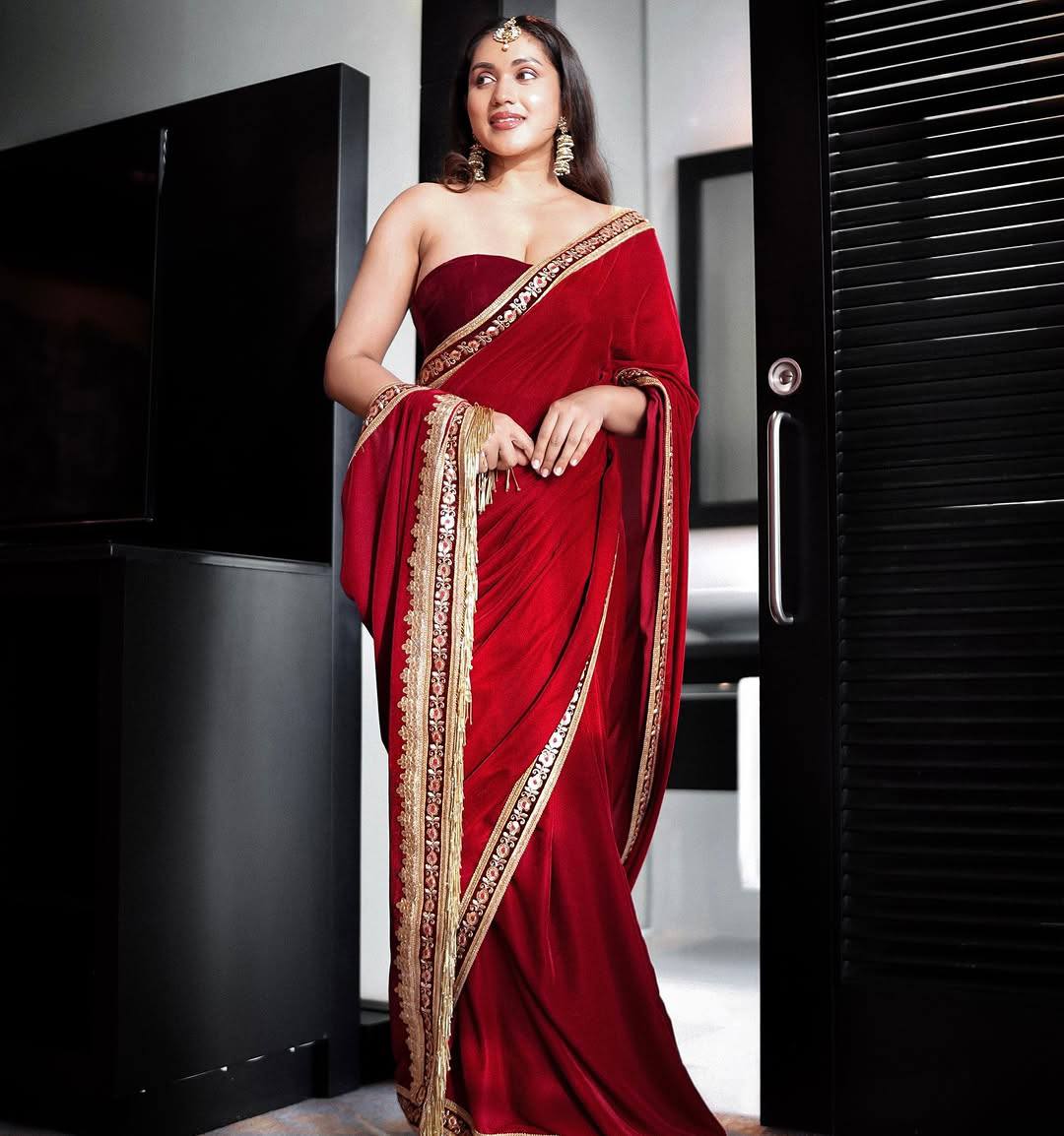 Velvet Saree with Embroidered Lavender Border & Unstitched Blouse