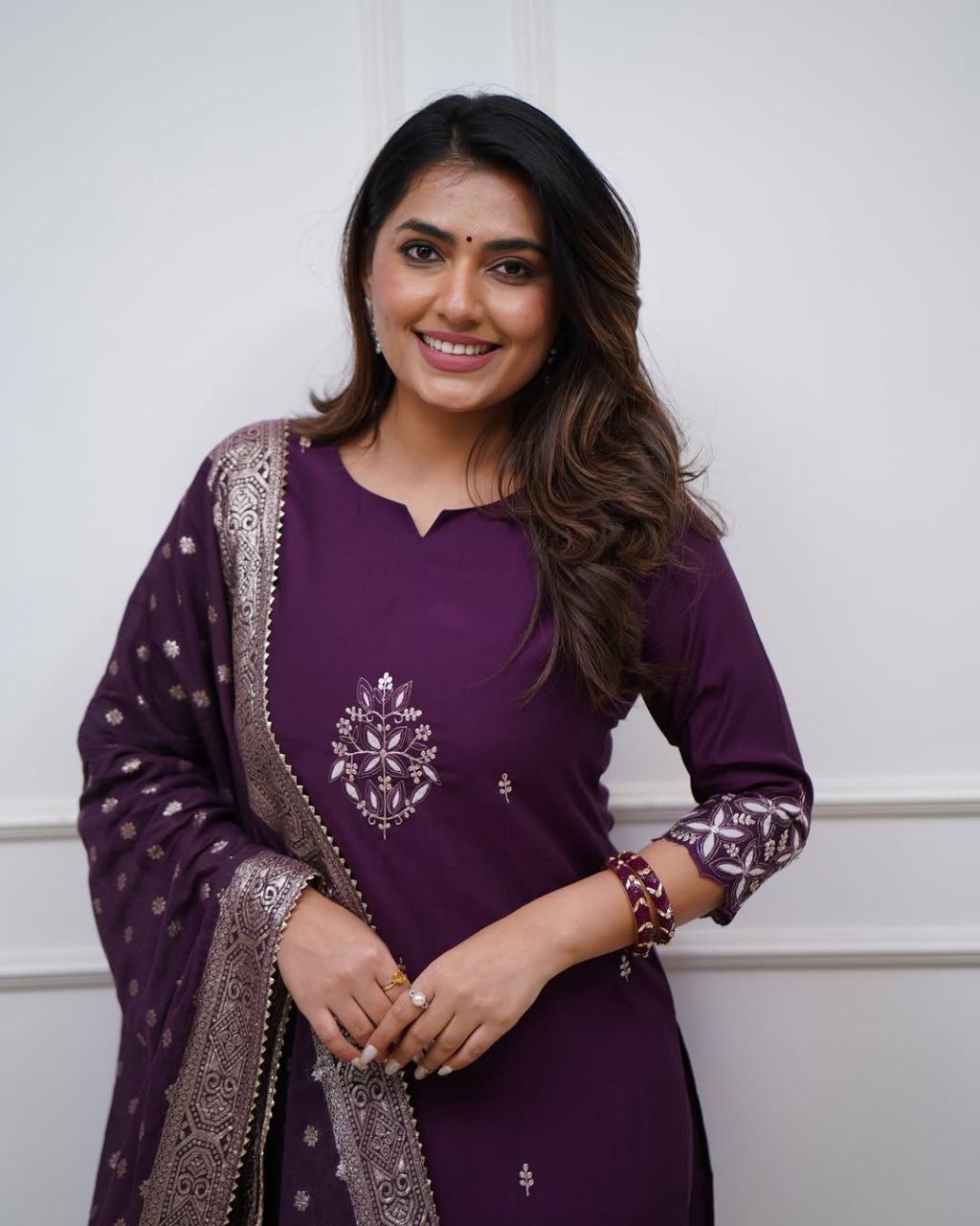 Rangrasa Women Embroidered Straight Kurta Set