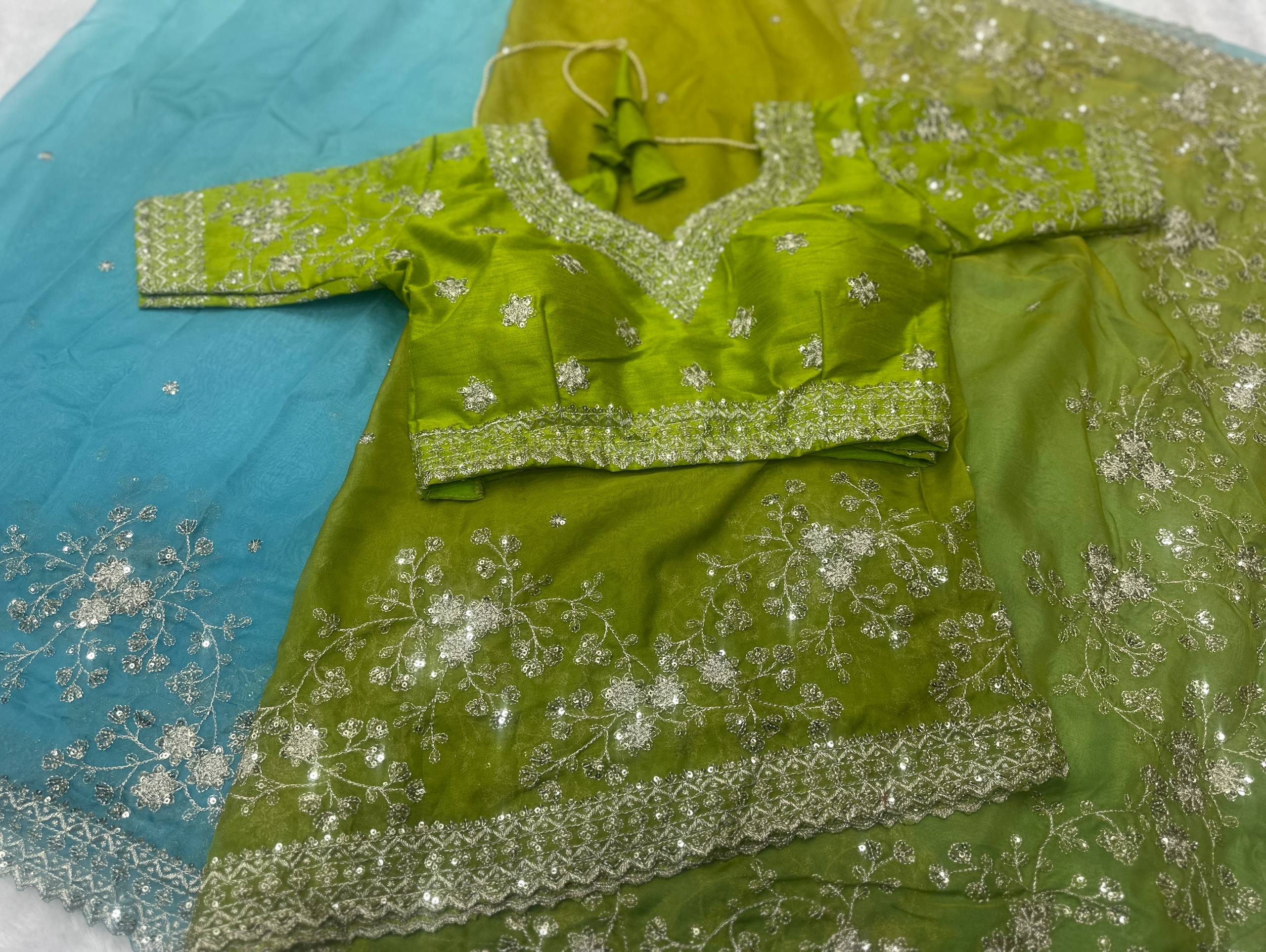 Tabby Organza Saree with Digital Print & Sequence Embroidery with Unstitched Blouse