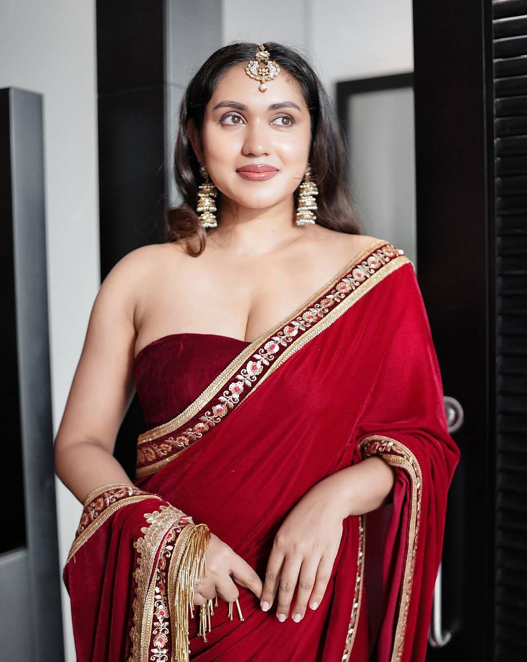 Velvet Saree with Embroidered Lavender Border & Unstitched Blouse