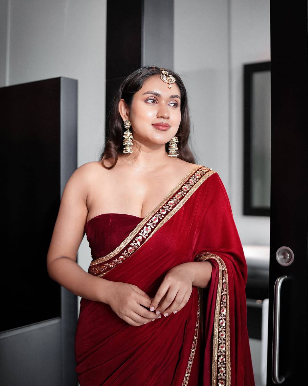 Velvet Saree with Embroidered Lavender Border & Unstitched Blouse